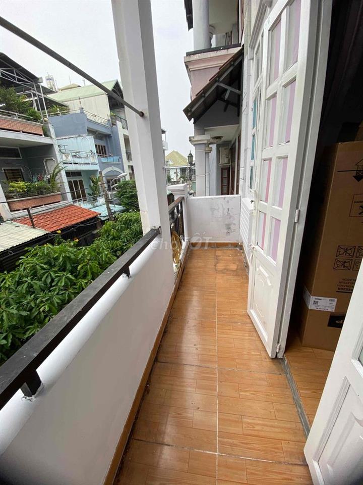 Nữ cần bạn nữ ở ghép
