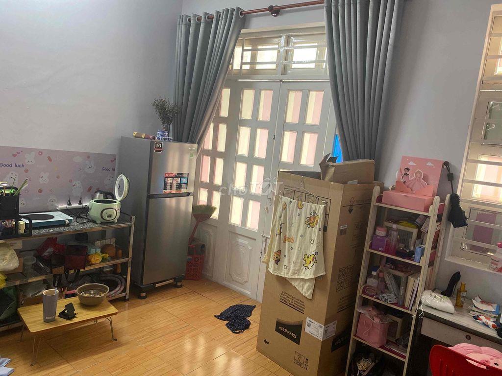 Nữ cần bạn nữ ở ghép