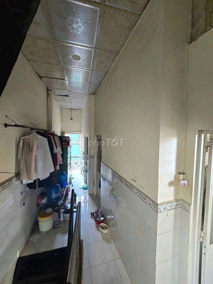 Ngang 3,5 nở hậu 4,5 x dài 8m
: 1 trệt 2 lầu sân thượng
:5 pn 4 wc