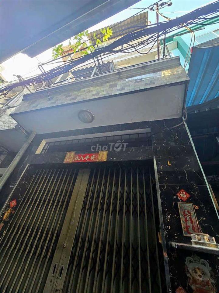 Ngang 3,5 nở hậu 4,5 x dài 8m
: 1 trệt 2 lầu sân thượng
:5 pn 4 wc