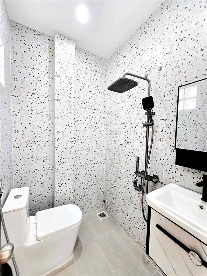 Nhà 3 lầu hẻm Phạm văn Bạch  3p ngủ, 3wc, NTCB giá 15tr/tháng
