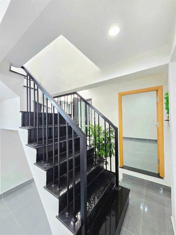 Nhà 3 lầu hẻm Phạm văn Bạch  3p ngủ, 3wc, NTCB giá 15tr/tháng