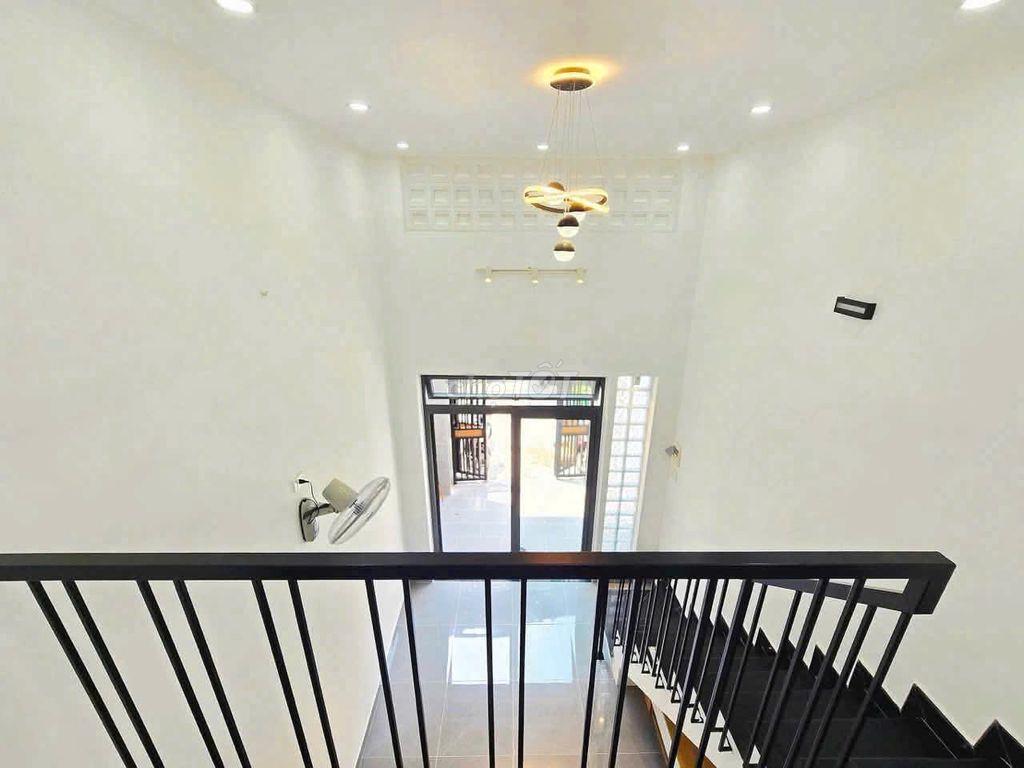 Nhà 3 lầu hẻm Phạm văn Bạch  3p ngủ, 3wc, NTCB giá 15tr/tháng