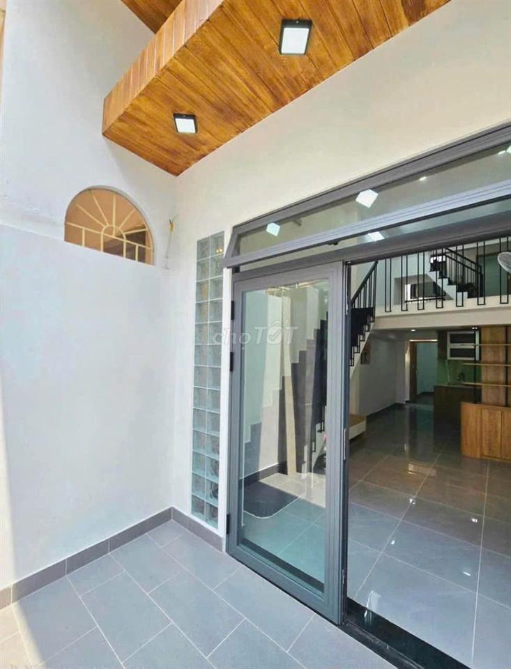 Nhà 3 lầu hẻm Phạm văn Bạch  3p ngủ, 3wc, NTCB giá 15tr/tháng