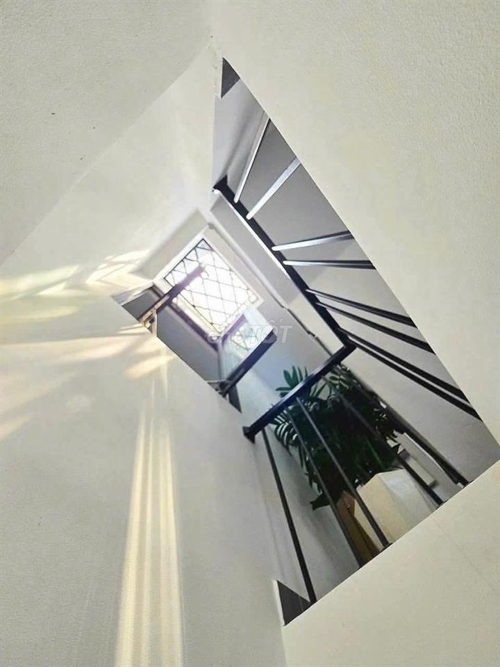Nhà 3 lầu hẻm Phạm văn Bạch  3p ngủ, 3wc, NTCB giá 15tr/tháng