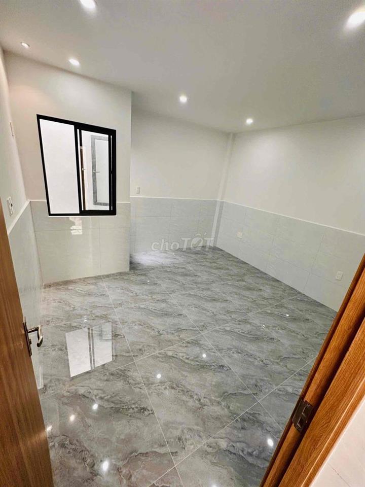 Nhà Chính Chủ mới 💯 % ✅Sổ giấy tờ đầy đủ    ✅DT : 4*12( nở hậu )- 1 Lầ