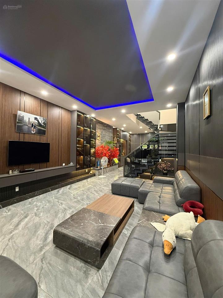 Bán nhà 3 tầng cao cấp 100m2 nguyễn sắc kim full nội thất, xách vali vào ở ngay giá tốt chỉ 9,5 tỷ