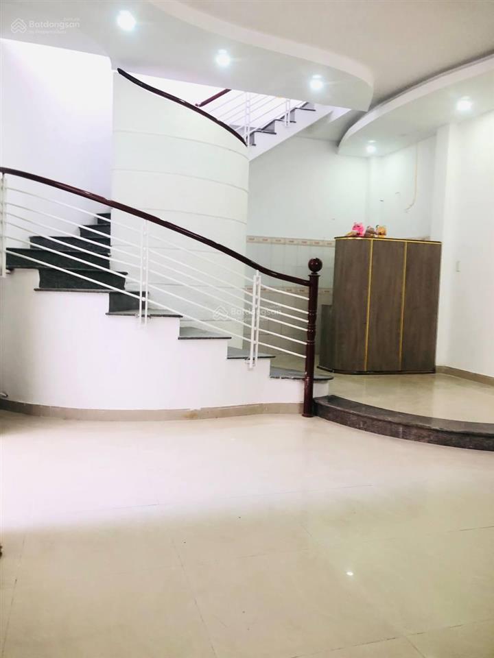 Cho thuê nhà 3 tầng, 3pn + 4wc kiệt xe máy đường yên bái ngay đường chính, hải châu