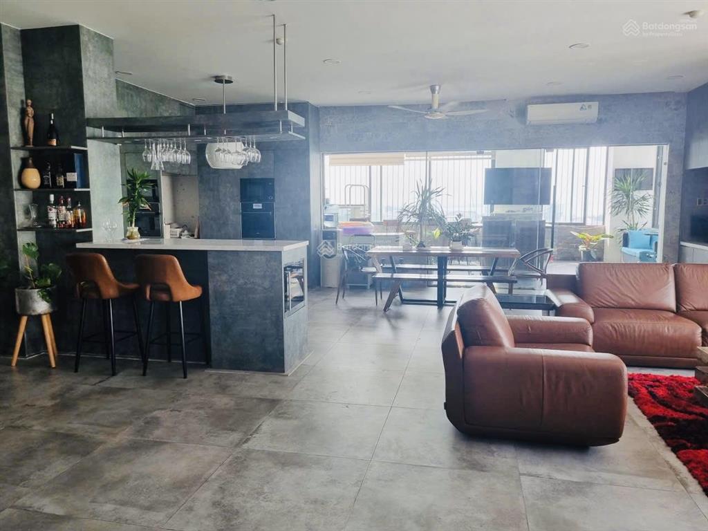 Chính chủ bán căn penthouse ngay trung tâm, với 300m2