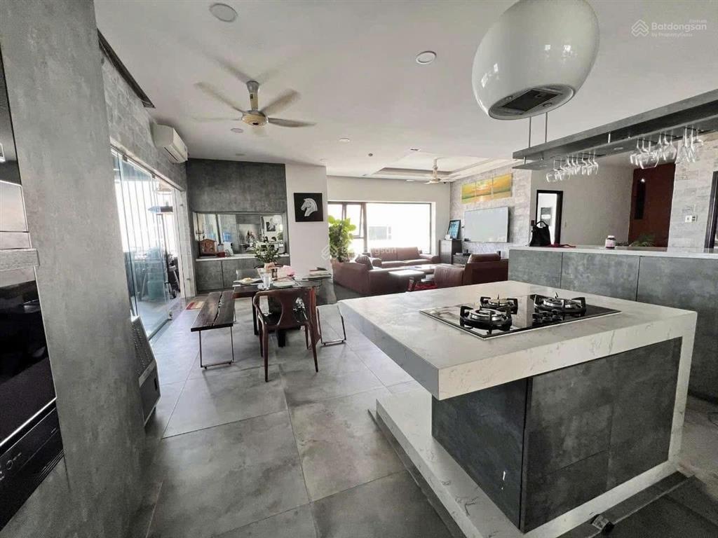 Chính chủ bán căn penthouse ngay trung tâm, với 300m2
