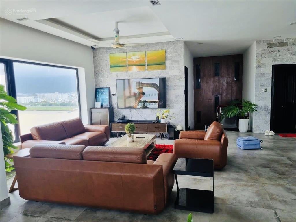Chính chủ bán căn penthouse ngay trung tâm, với 300m2