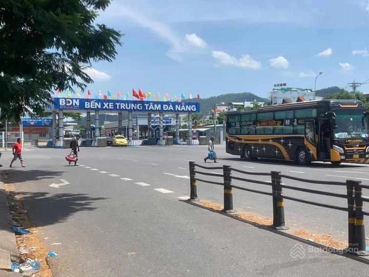 Cho thuê 300m2 đất mt đường 10m5 đối diện cổng bến xe trung tâm đà nẵng.