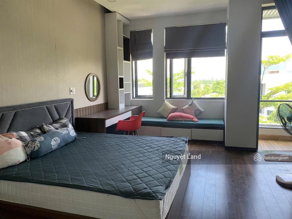 Nhà đẹp 4 tầng đường giang châu  sát sông  khu đt nam việt á  cần bán