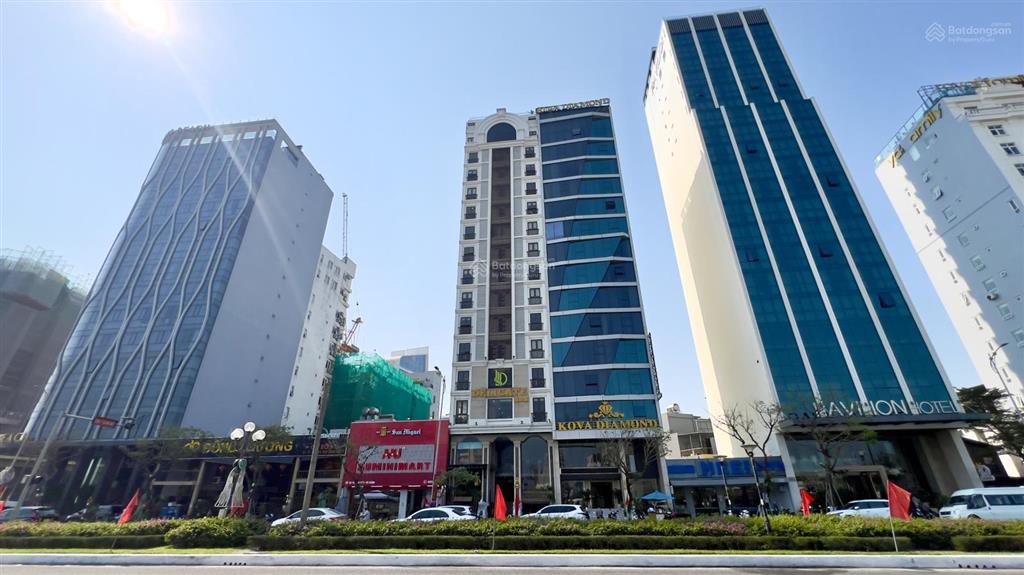 Chuyển nhượng khách sạn 4 sao, view biển mỹ khê vip mặt tiền đường võ văn kiệt doanh thu 32 tỷ/năm