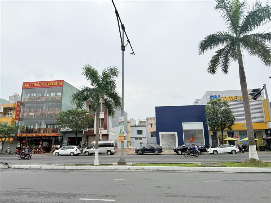 Bán nhà 3 tầng mặt phố đường điện biên phủ, 18,9 tỷ, 105m2 ngang 5m vuông vứt. vị trí đẹp