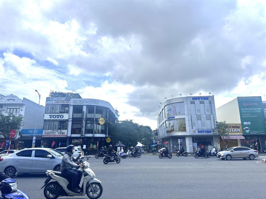 Bán nhà 3 tầng mặt phố đường điện biên phủ, 18,9 tỷ, 105m2 ngang 5m vuông vứt. vị trí đẹp
