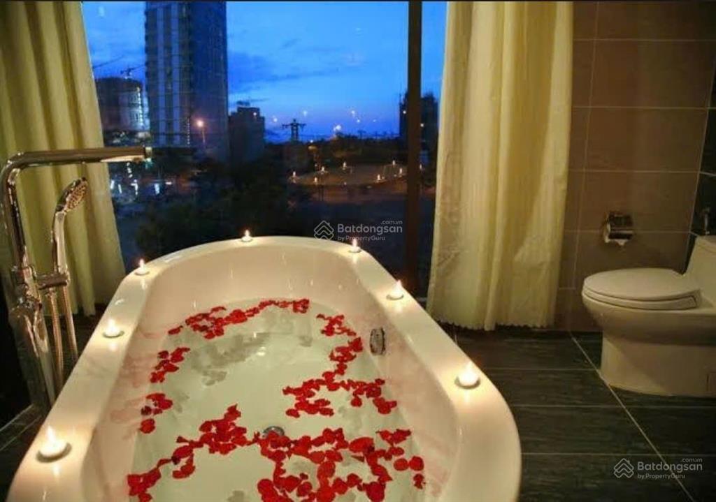 Chuyển nhượng khách sạn góc 02 mặt tiền view công viên hồ nghinh sát biển. 606,6 m2 xd 13 tầng .