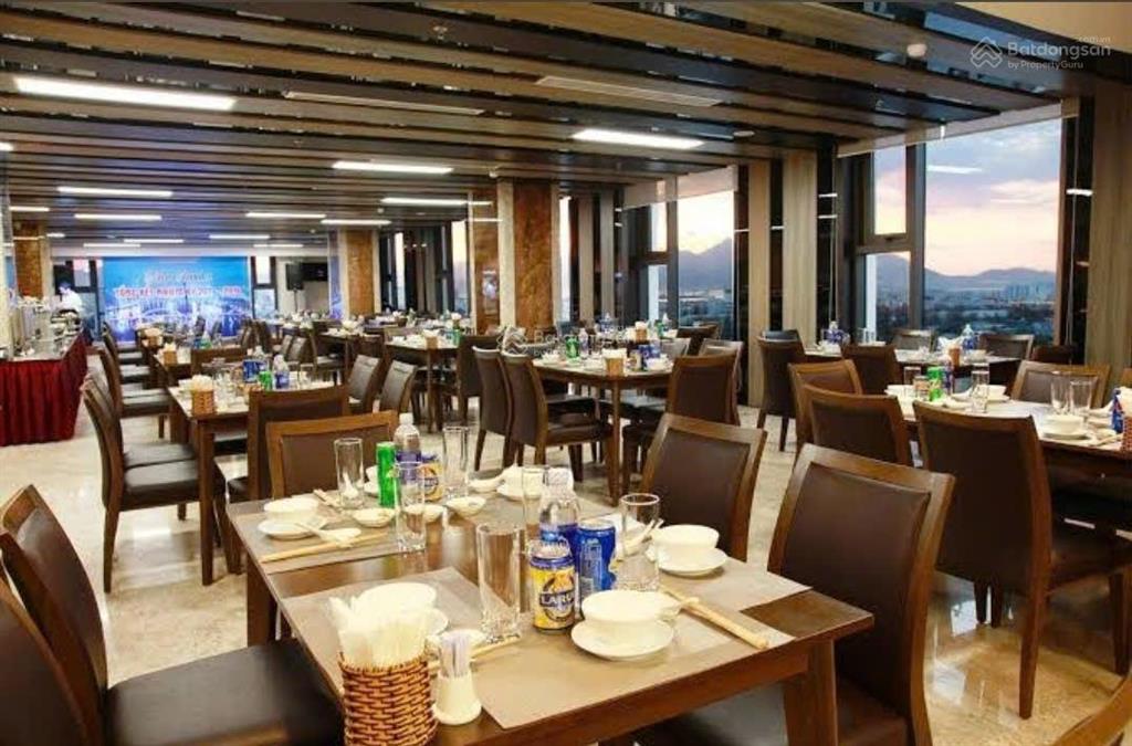 Chuyển nhượng khách sạn góc 02 mặt tiền view công viên hồ nghinh sát biển. 606,6 m2 xd 13 tầng .