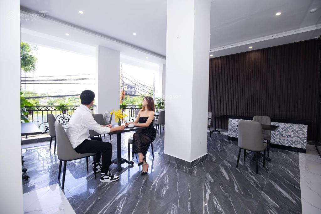 Chuyển nhượng khách sạn ngay tuyến phố sầm uất dương đình nghệ  hà bổng, dt 368m2 ngang 18m