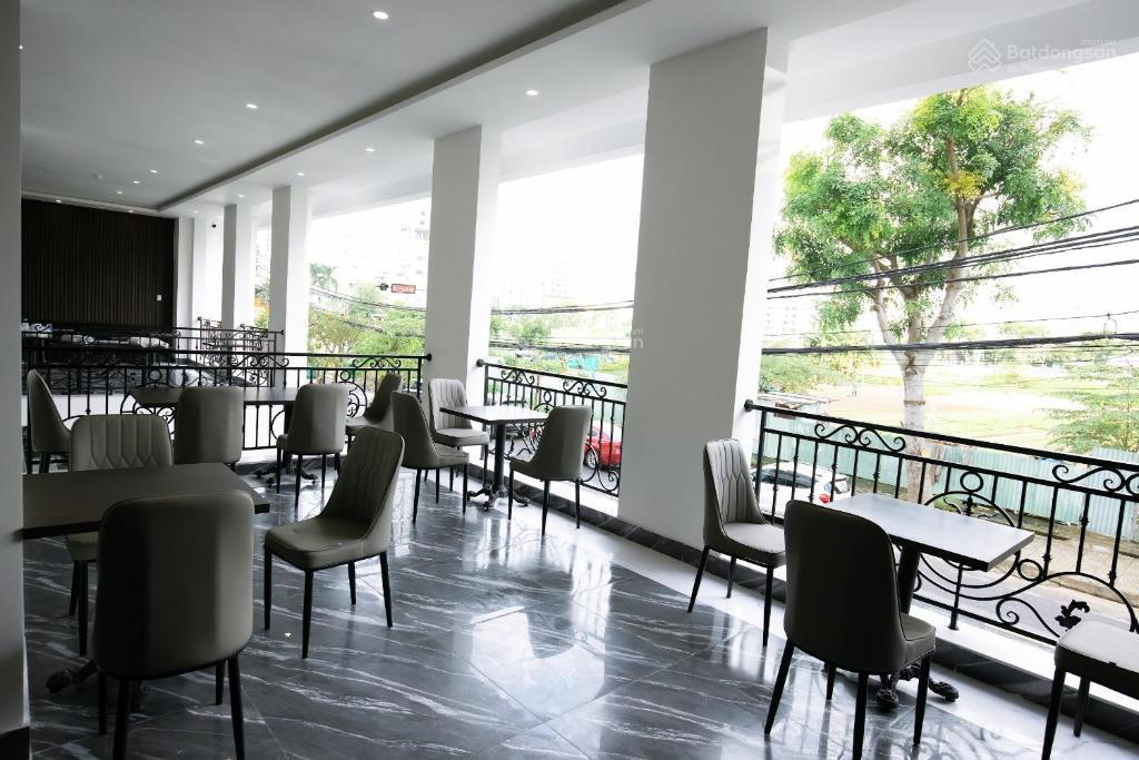 Chuyển nhượng khách sạn ngay tuyến phố sầm uất dương đình nghệ  hà bổng, dt 368m2 ngang 18m