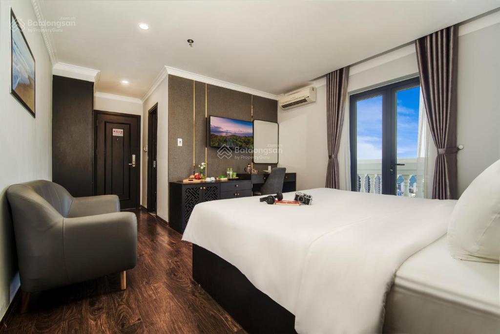 Chuyển nhượng khách sạn ngay tuyến phố sầm uất dương đình nghệ  hà bổng, dt 368m2 ngang 18m