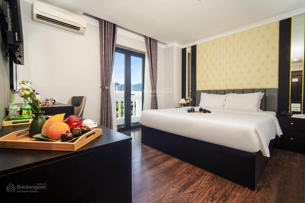Chuyển nhượng khách sạn ngay tuyến phố sầm uất dương đình nghệ  hà bổng, dt 368m2 ngang 18m