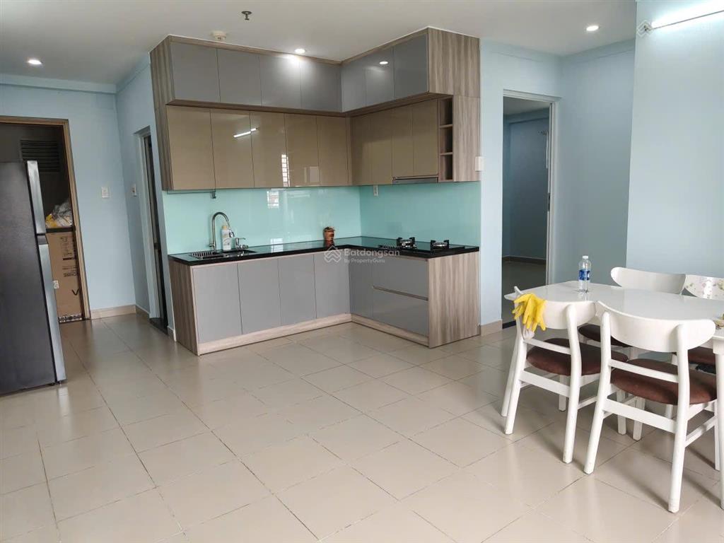 Bán chung cư co 2 phòng ngủ , 2wc, block e lầu 6