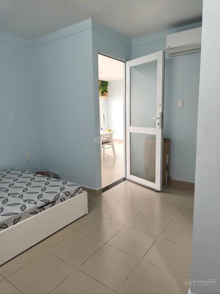 Bán chung cư co 2 phòng ngủ , 2wc, block e lầu 6