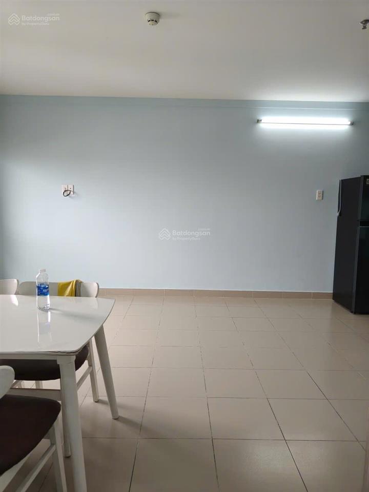 Bán chung cư co 2 phòng ngủ , 2wc, block e lầu 6