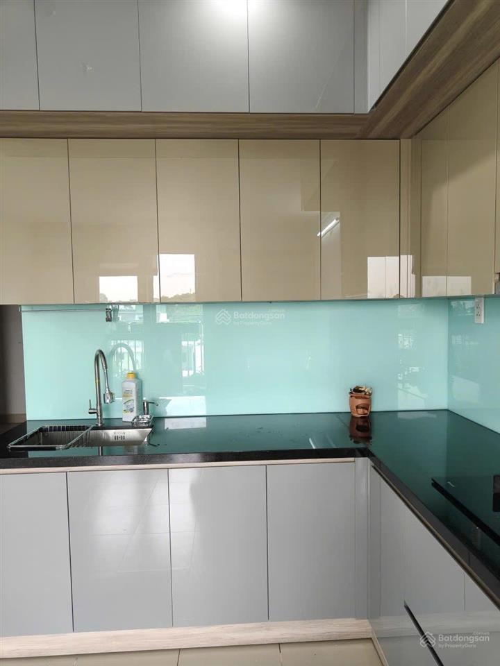 Bán chung cư co 2 phòng ngủ , 2wc, block e lầu 6