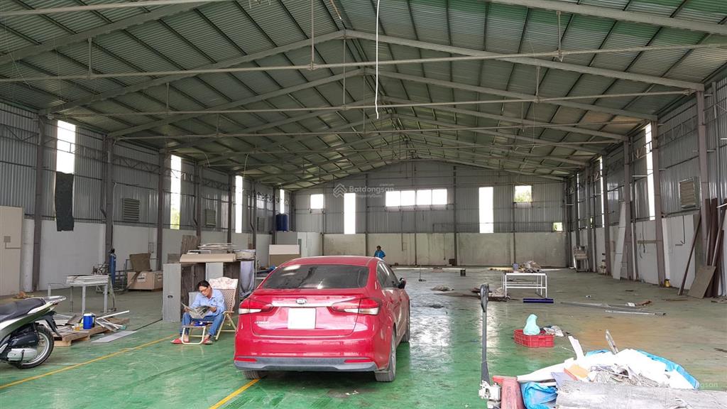 Nhà xưởng cho thuê đường hl 80b, hiệp thành quận 12 dt 500m2 giá 25 triêu/tháng  0908 561 ***