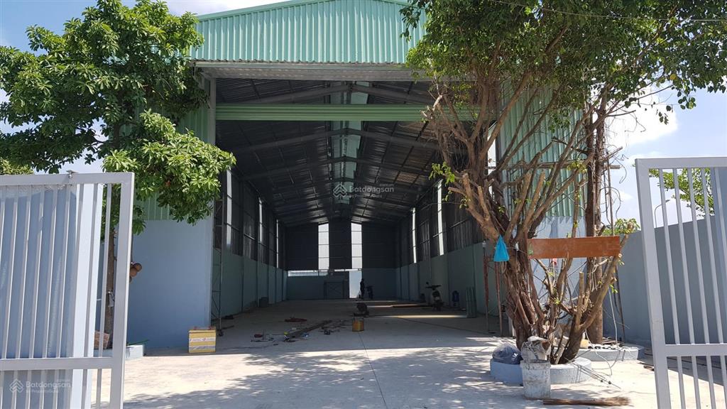 Nhà xưởng cho thuê phường thạnh lộc quận 12 dt 550m giá 30 triêu/tháng  0908 561 ***