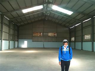 Nhà xưởng cho thuê nằm đường vườn lài an phú đông quận 12, dt 300m2 giá 20 triệu  0908 561 ***