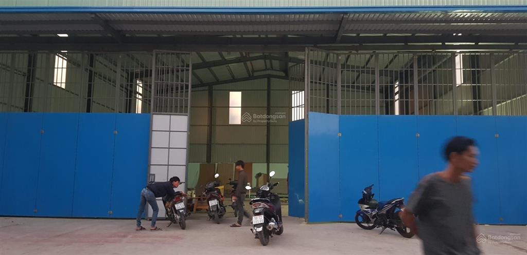 Nhà xưởng cho thuê nằm đường vườn lài an phú đông quận 12, dt 300m2 giá 20 triệu  0908 561 ***