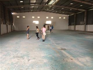 Nhà xưởng cho thuê tân uyên bình dương dt 1100m giá 60 triêu/tháng  0944 977 ***