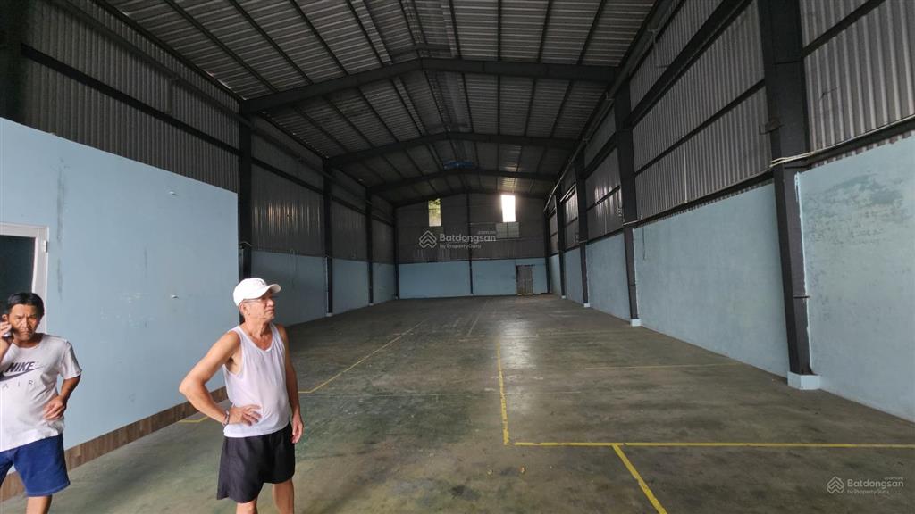 Nhà xưởng cho thuê nằm đường bùi công trừng nhị bình hóc môn dt 400m giá 18 triệu  0908 561 ***