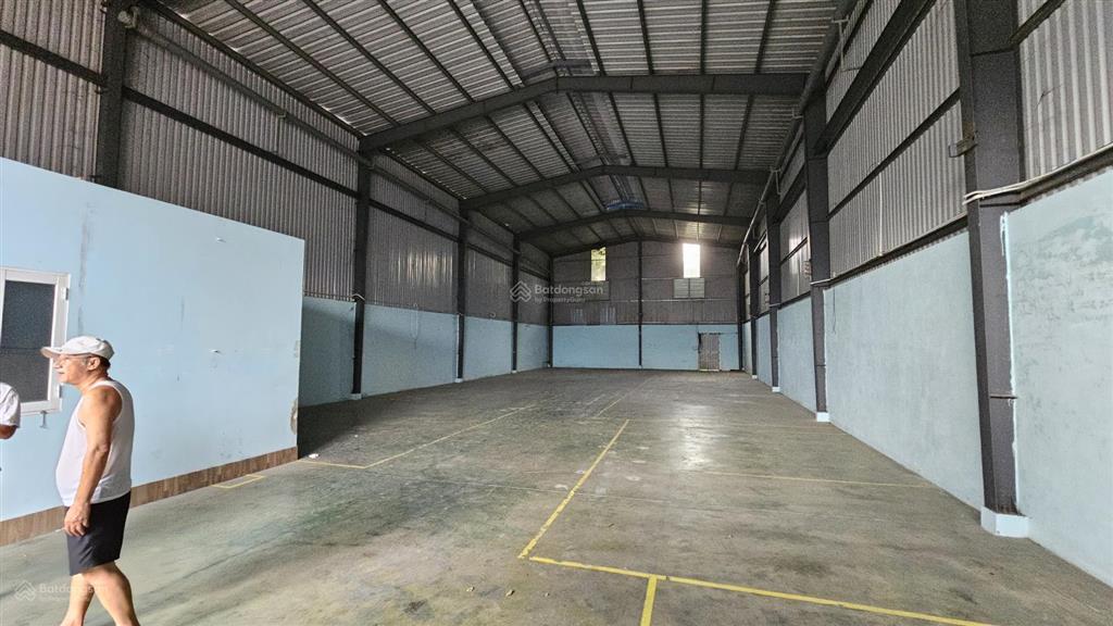 Nhà xưởng cho thuê nằm đường bùi công trừng nhị bình hóc môn dt 400m giá 18 triệu  0908 561 ***