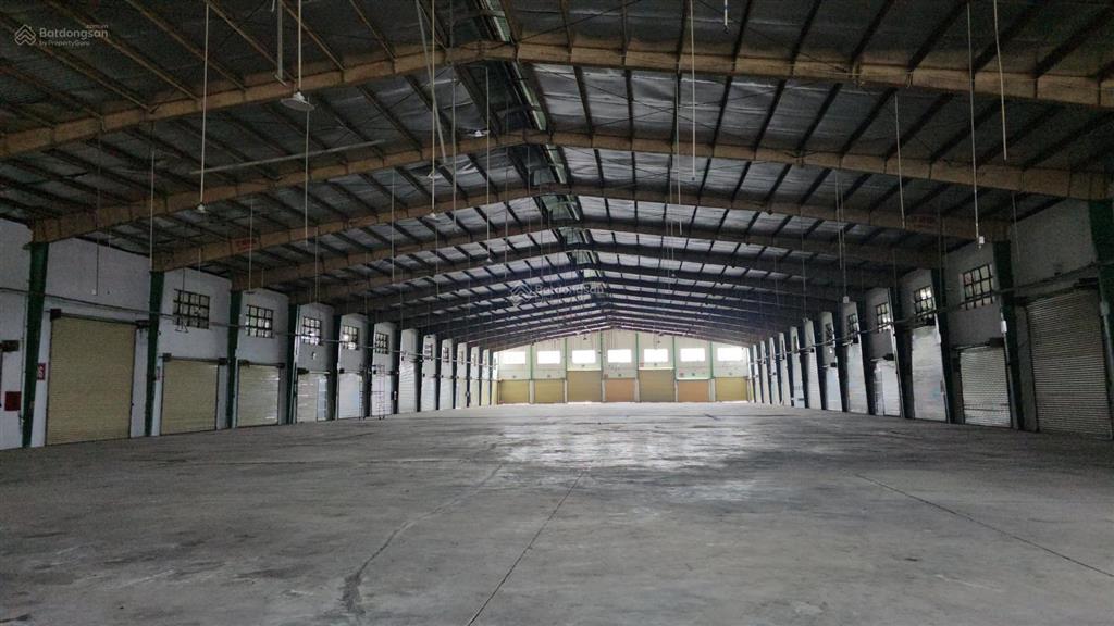 Cho thuê nhà kho nằm mặt đường ql22, xã tân phú trung củ chi. dt 5500m giá 450tr  0908 561 ***