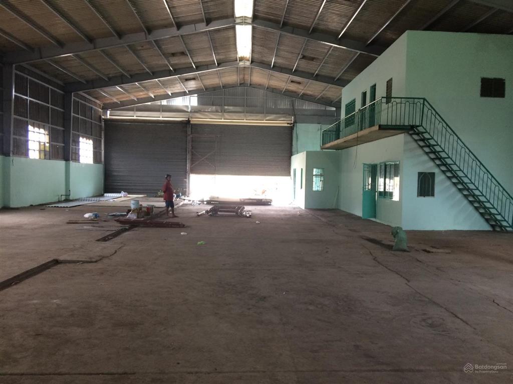 Nhà xưởng cho thuê tân sơn nhì quận tân phú dt 900m giá 85 triệu  0908 561 ***