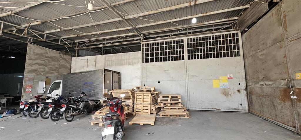 Nhà xưởng cho thuê đường ql1a, phường thới an, quận 12. dt 800m², giá 70 triệu.  0908 561 ***
