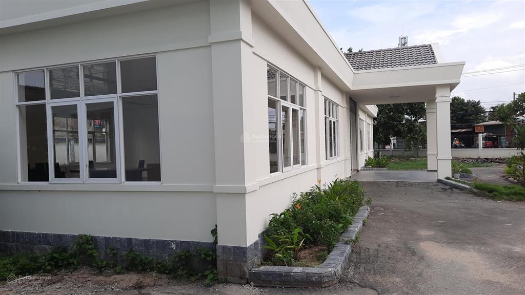 Cho thuê nhà xưởng nằm phường hiệp thành quận 12 dt 1.740m2 giá 200 triệu  0908 561 ***