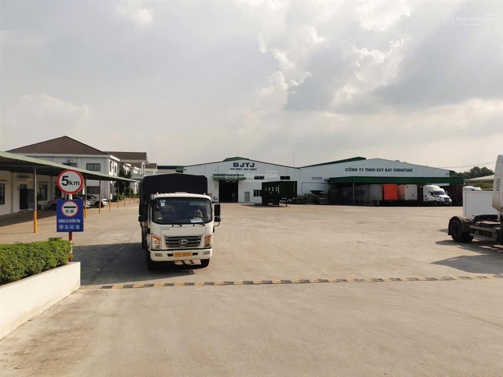 Bán xưởng tân hiệp  khu tập trung nhiều nhà xưởng skc đóng tiền 1 lần  có dòng tiền 0946 969 ***
