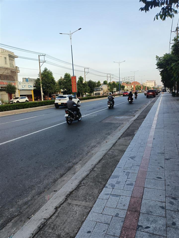 Cần bán đất mặt tiền đại lộ 463.3m2 thổ cư 416m2