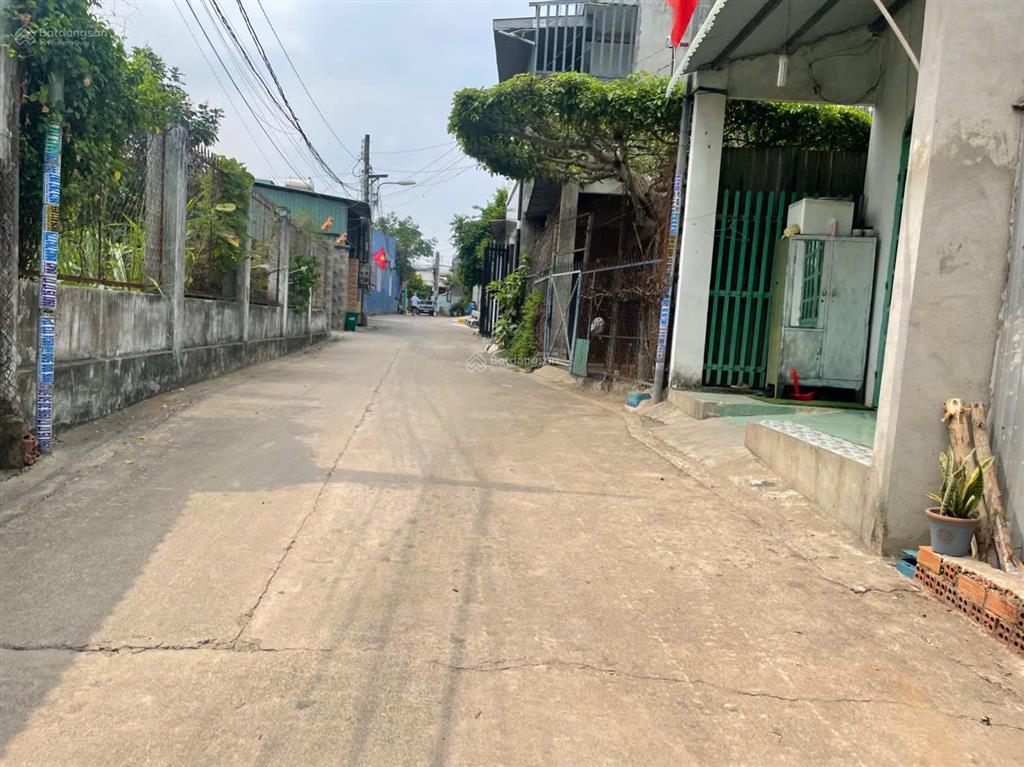 Quá rẻ! bán nhà mới xây được 2 năm, tại khu 9, p. phú hoà. dt gần 1.000m2. thổ cư 236m2
