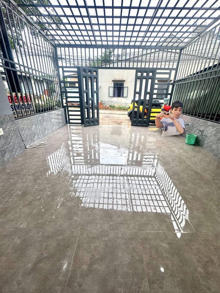 Bán nhà cực đẹp 1 trệt 1 lửng p. phú hoà. dt 100m2(5x20) thổ cư 60m2. giá 3,2 tỷ