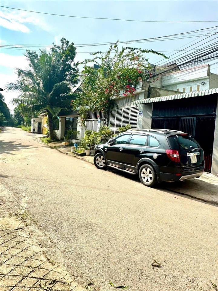 Bán nhà cực đẹp 1 trệt 1 lửng p. phú hoà. dt 100m2(5x20) thổ cư 60m2. giá 3,2 tỷ