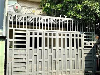 Bán nhà cực đẹp 1 trệt 1 lửng p. phú hoà. dt 100m2(5x20) thổ cư 60m2. giá 3,2 tỷ