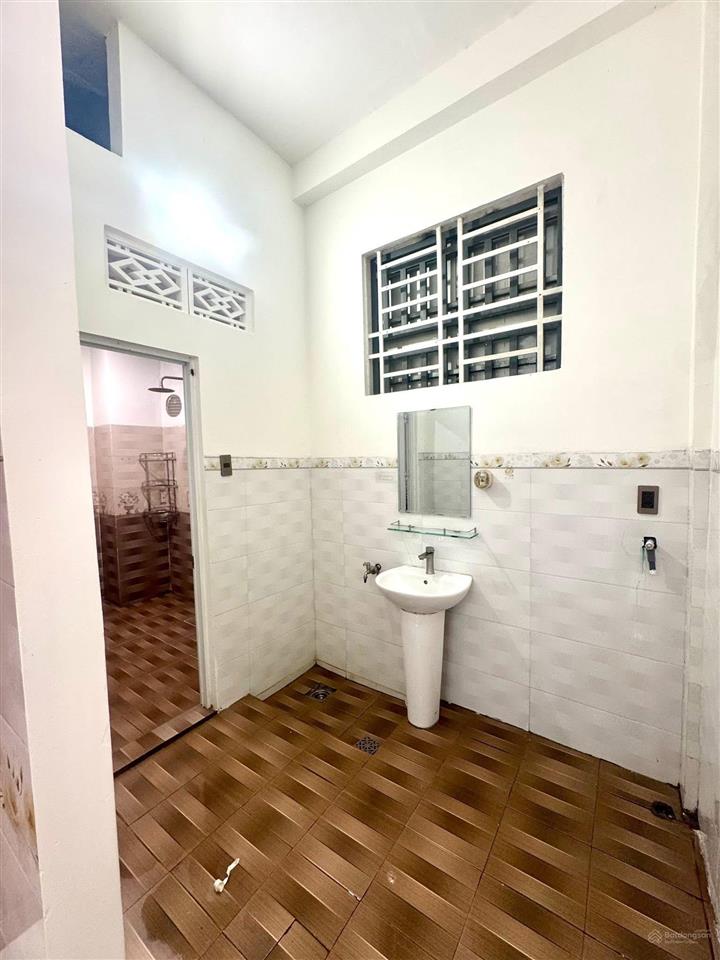Bán nhà cực đẹp 1 trệt 1 lửng p. phú hoà. dt 100m2(5x20) thổ cư 60m2. giá 3,2 tỷ