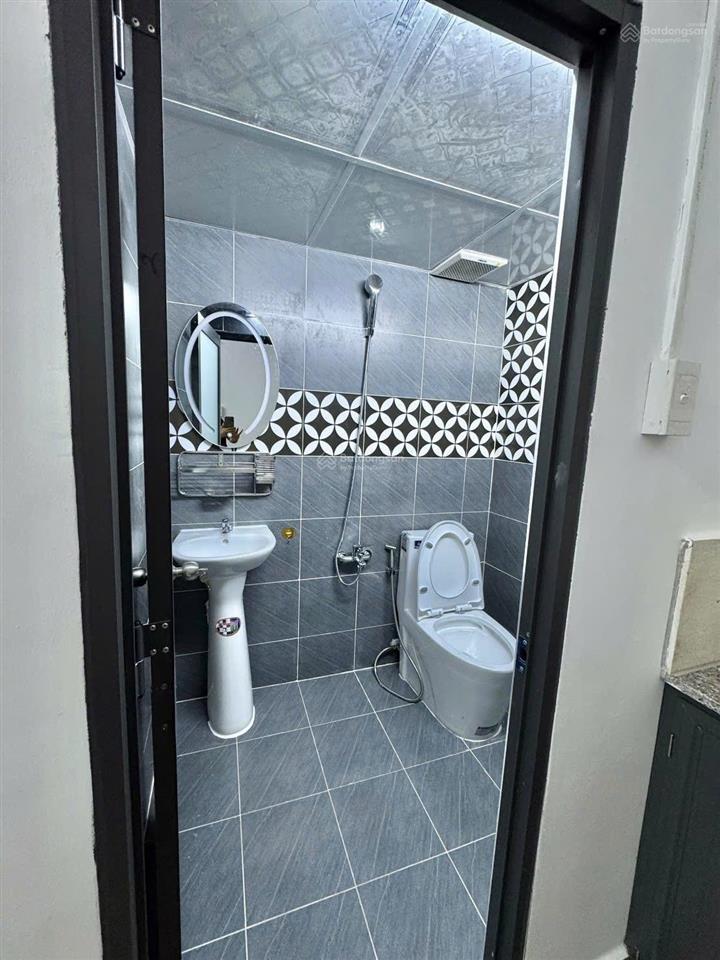 Chủ bán rẻ căn nhà 1 trệt 2 lầu đường nguyễn củu phú xã tân kiên, bình chánh giá 8 tỷ, kế trường.