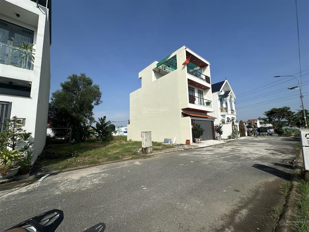 Chủ cần bán gấp nền đất thổ cư 80m2 đường nhựa 8m, hoàng phan thái xã bình chánh giá 3 tỷ, gần chợ.